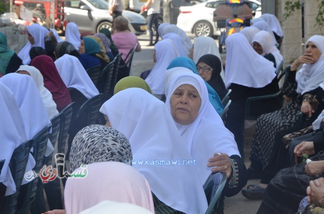 كفرقاسم - فيديو : الرئيس عادل بدير يدشن اللوحة الفنية من ابداعات الأمهات في بيت المسنين وطلاب الزهراء الابتدائية 